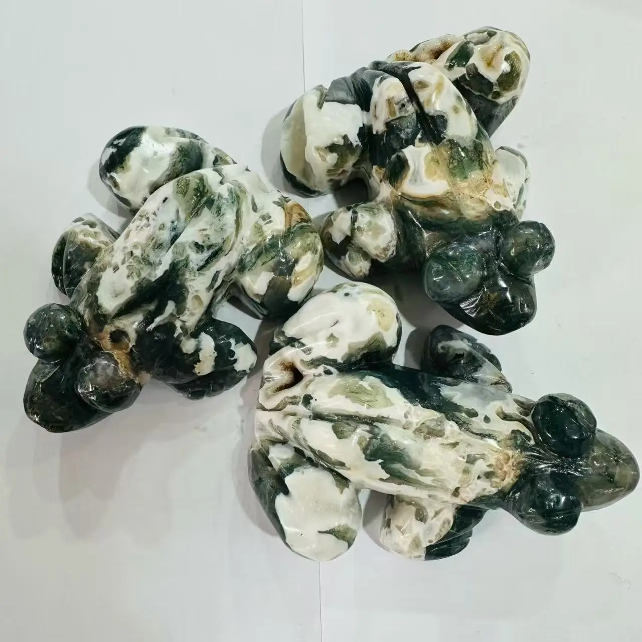 

Natural Moss Agate Crystal Quartz Carved Frog, Promoting Spiritual Healing, Suitable For Home Aquarium Decoration, Demagnetizing