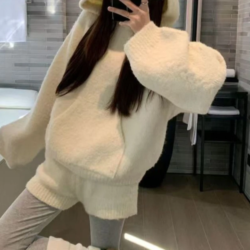 

Retro women's autumn and winter new style long sleeved loose hooded casual sweater high waisted shorts two-piece set