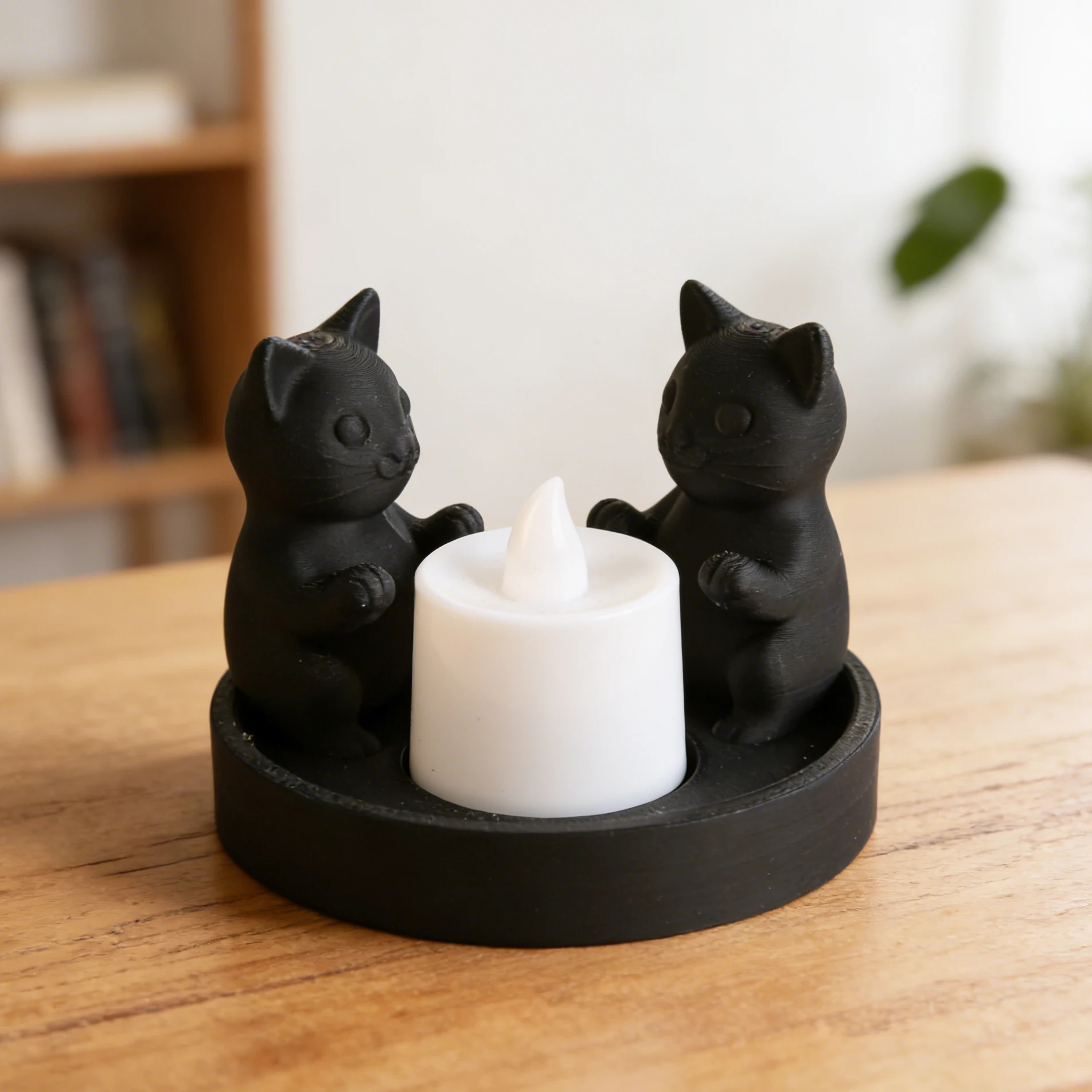 Grenzüberschreitender, dunkler, doppelter Katzen-Kerzenhalter in Hebeform für niedliche Desktop-Dekoration im Gothic-Stil