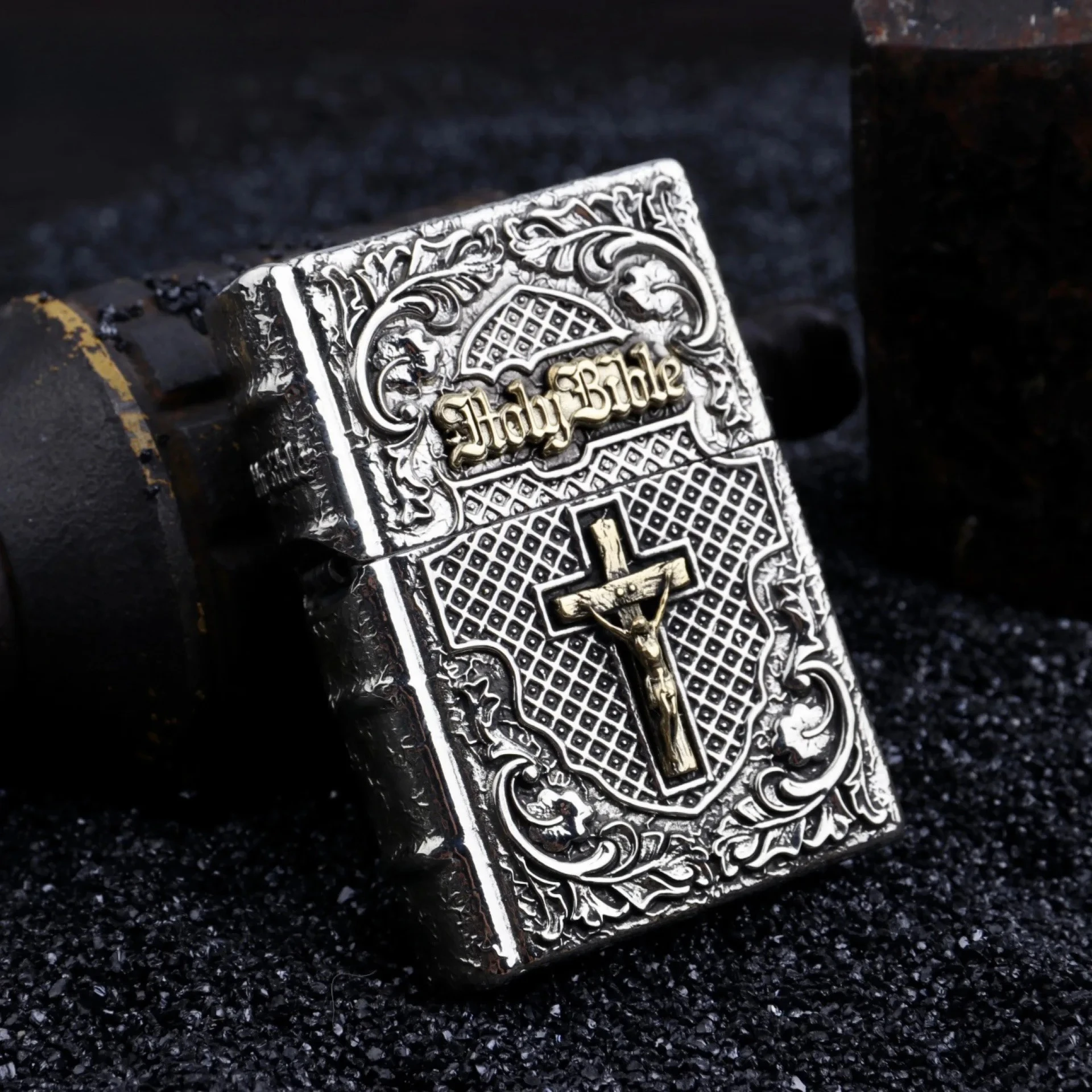 NEW Bible Cross Heavy Armor Fuel Lighter, Classic Windproof Grinding Wheel Lighter, Cigarette Accessories, Men's Gift