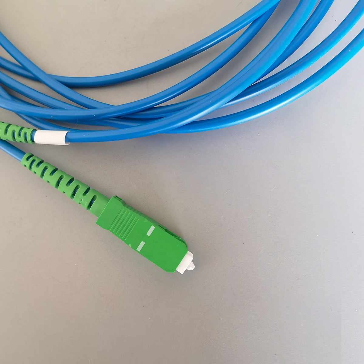 Kabel Serat Optik Mode Tunggal 3M SC/APC-SC/APC G652D Kabel Patch Dalam Ruangan FTTH Biru untuk Adaptor Gratis Internet Kecepatan Tinggi