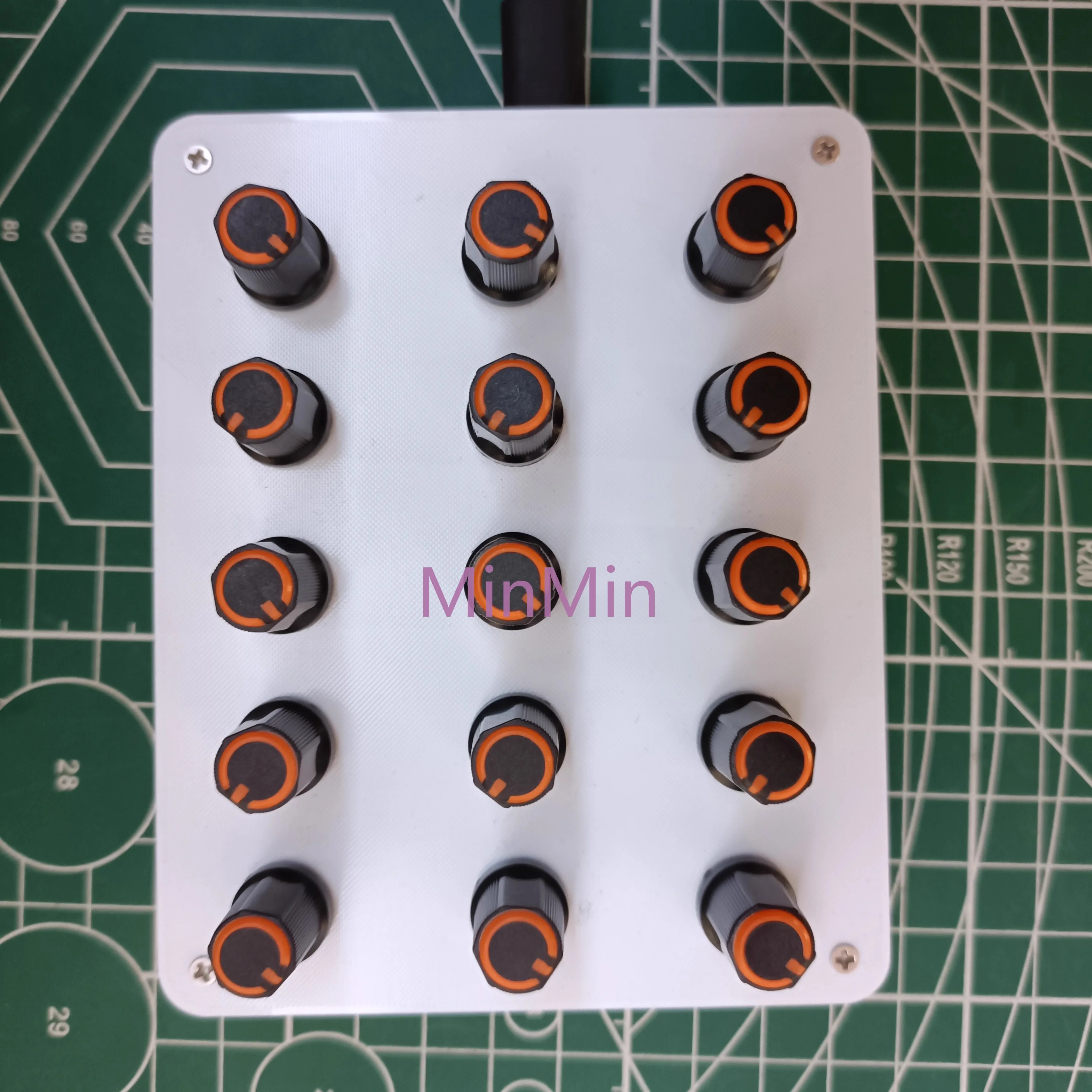 15-ручные ручки, настройка CC-определения громкости, интерфейс USB-C, программное обеспечение для хостков музыки, MIDI-контроллер