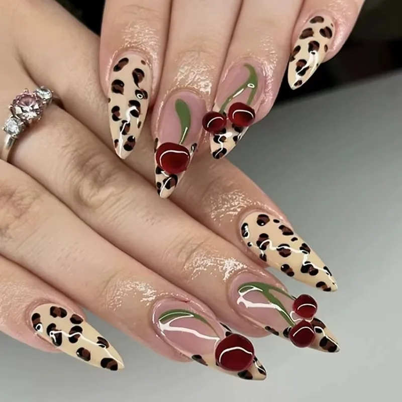 24 قطعة/مجموعة أظافر صناعية متوسطة الطول ثلاثية الأبعاد بتصميم زهور ورقائق ذهبية وفيونكات وترصيعات وردية وبيضاء بنمط جلد الفهد، أظافر صناعية قابلة للتركيب بالضغط.