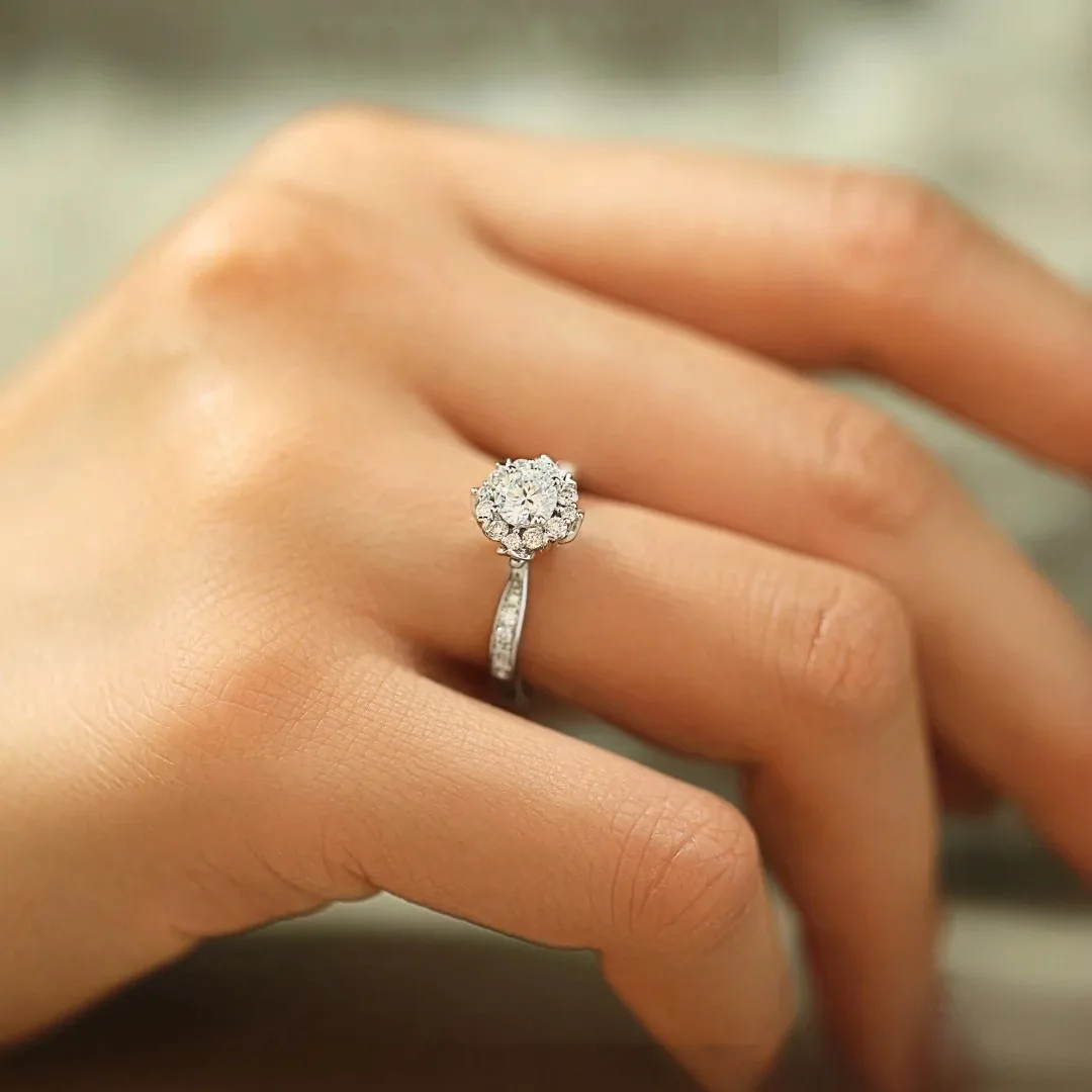 Galaxy Shining Ring PT950 Platinum 0.5CT Moissanite Women's Secure Setting Platinum-Enhanced High-End Gift