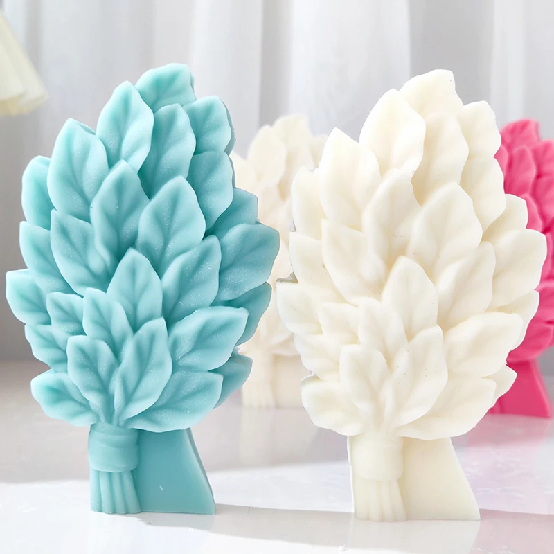 A stunning leaf-shaped mold, perfect for Valentine's Day gifts, candles, leaf-themed tabletop decorations, aromatherapy plaster