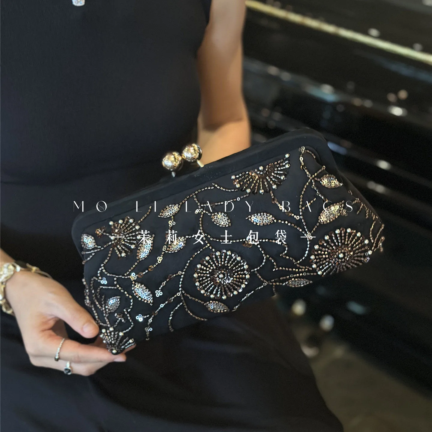 Vintage Hand Embroidered Velvet Handbag European American Elegant Fashion Luxury Design Women Sparkle Beaded Banquet Clutch Bag view 4