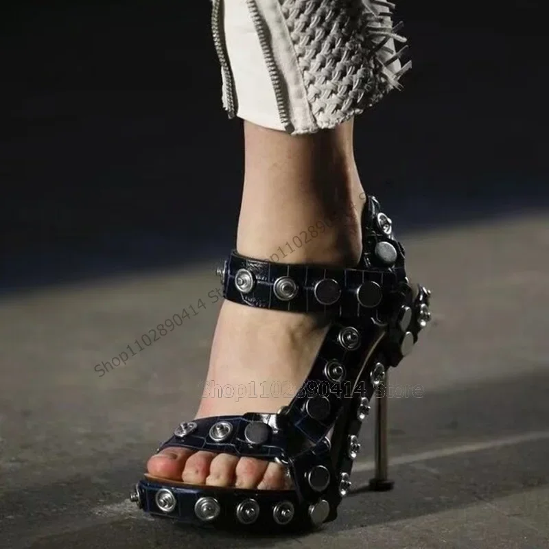 

Black Rivets Decor Alligator Print Metal Heel Platform Sandals Ankle Buckle Strap Women Shoes Open Toe 2023 Zapatos Para Mujere