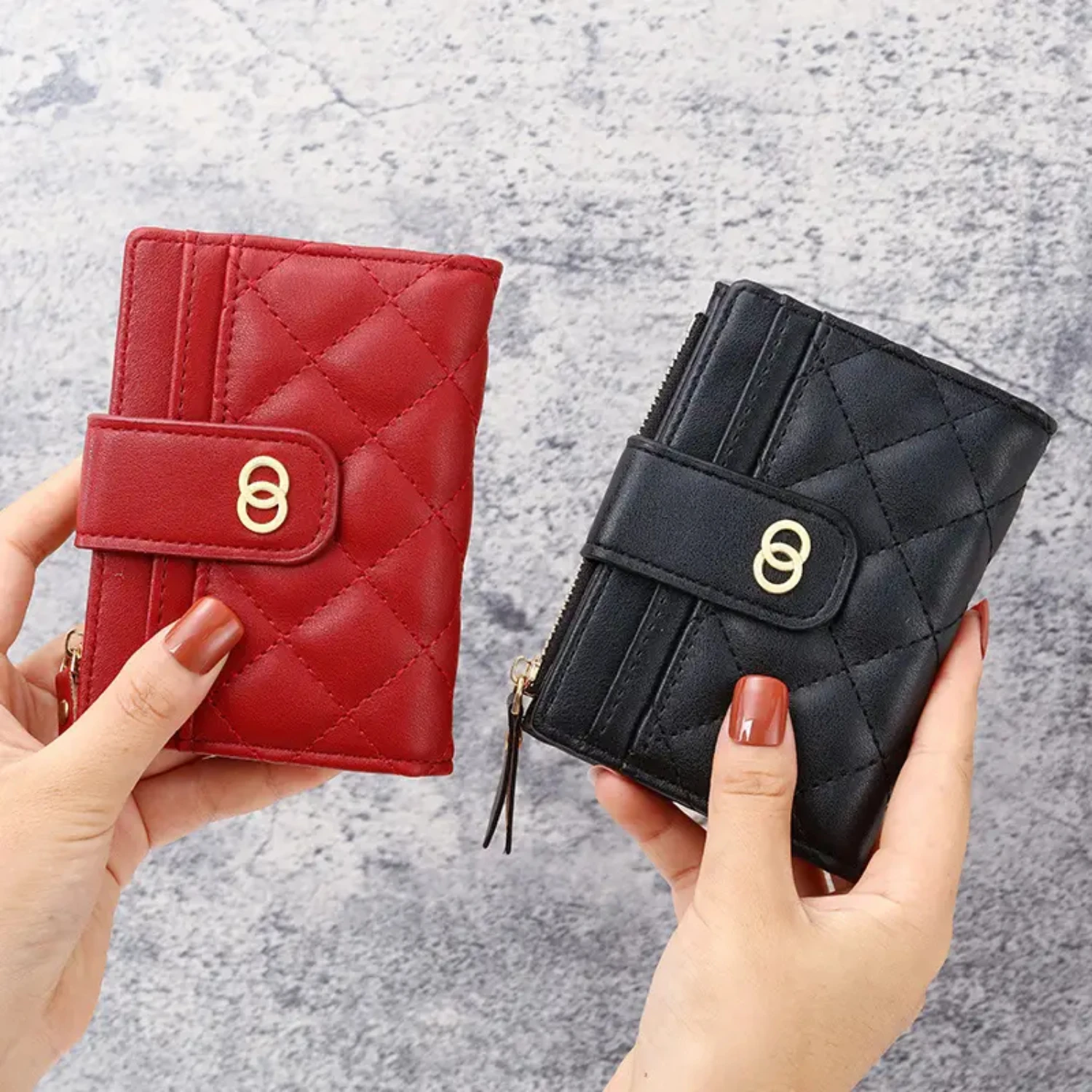 

Chic and Stylish Women's Short Wallet with Multi-card Holder, Ample Storage Space, and RFID Protection for Fashionable Ladies