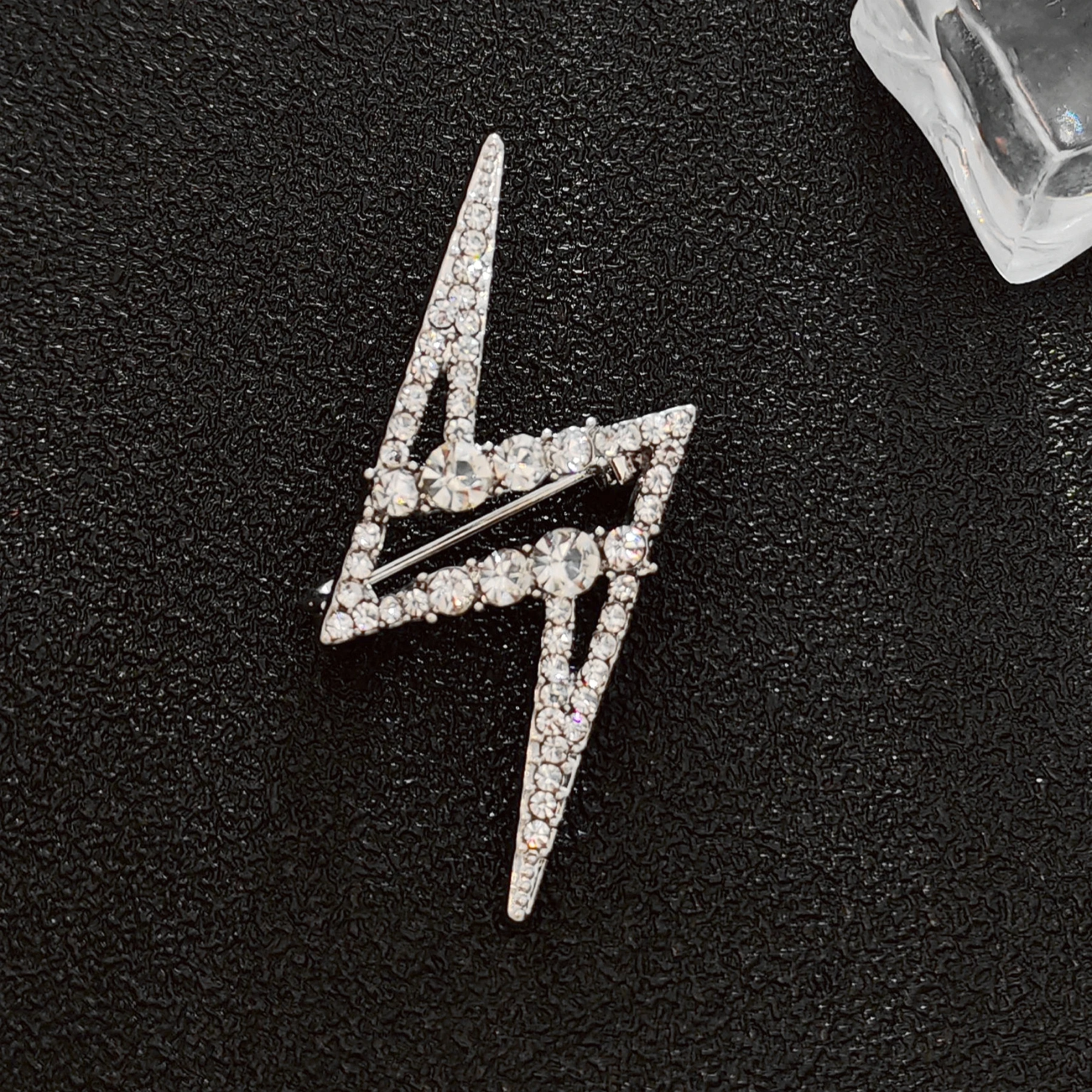 

Silver Lightning Bolt Brooch for Unisex – Sparkling Large and Small Rhinestones – Trendy and Stylish Jewelry for Men and Women