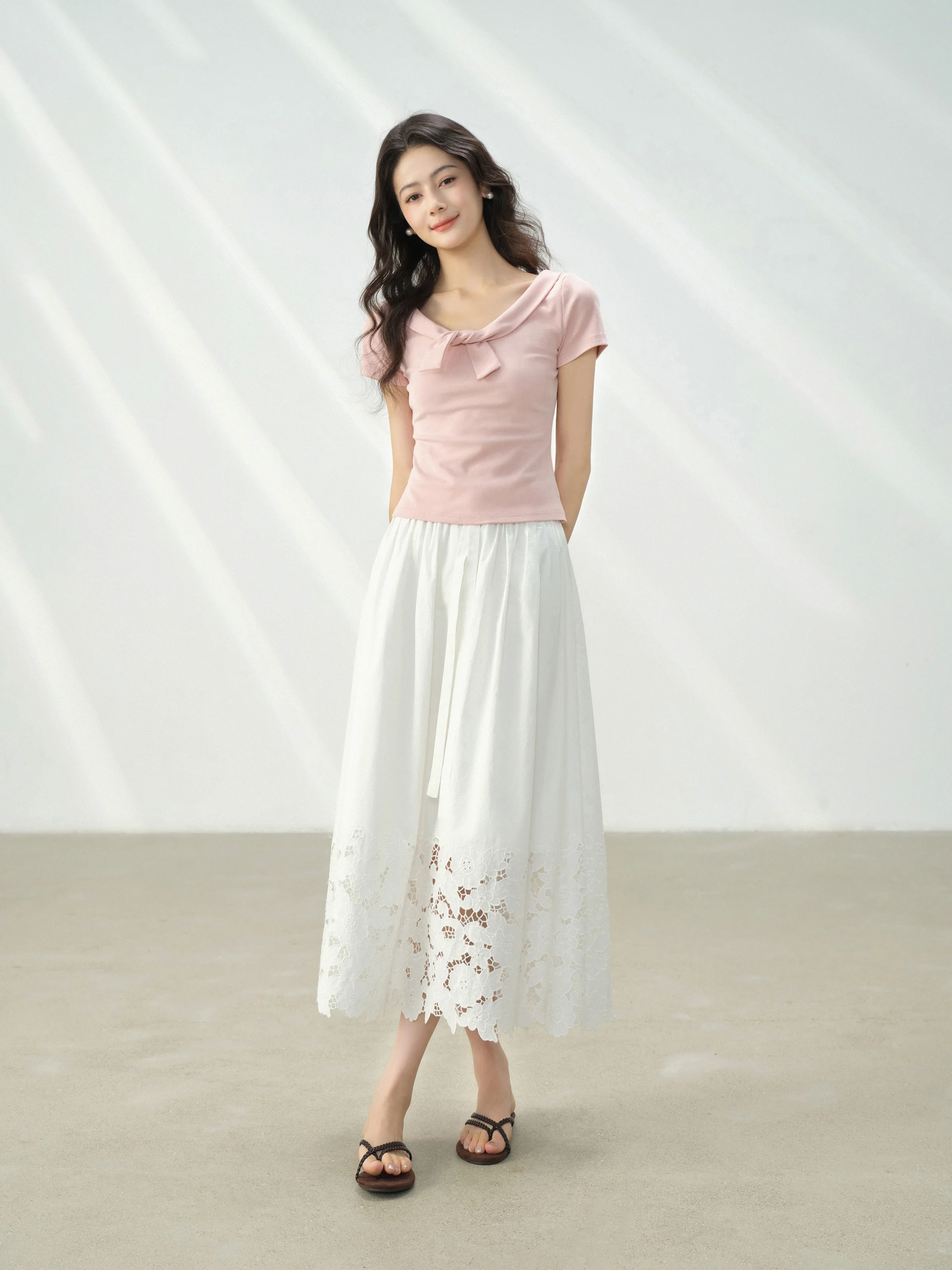 Jupe mi-longue trapèze blanche élégante pour femmes, taille haute, broderie creuse, ourlet en dentelle, Style coréen, tenue Chic décontractée pour filles, été