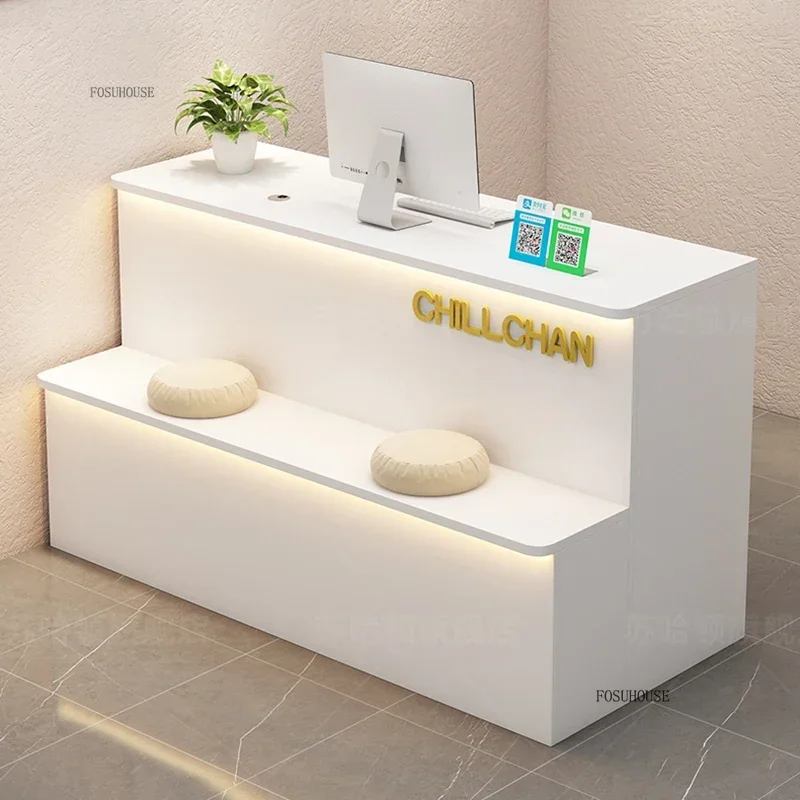 مكتب الاستقبال الفاخر متجر الملابس أمين الصندوق بسيط متجر الملابس النسائية طاولة بار صغيرة صالون تجميل شركة مكتب الاستقبال B
