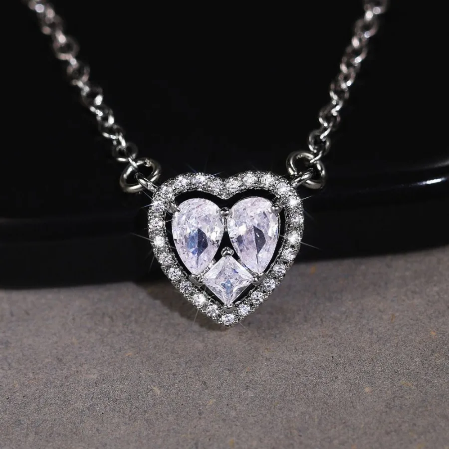 

Simple HeartShaped Zircon Necklace Small Pendant Clavicle Chain Birthday Holiday Gift Ladies Jewelry