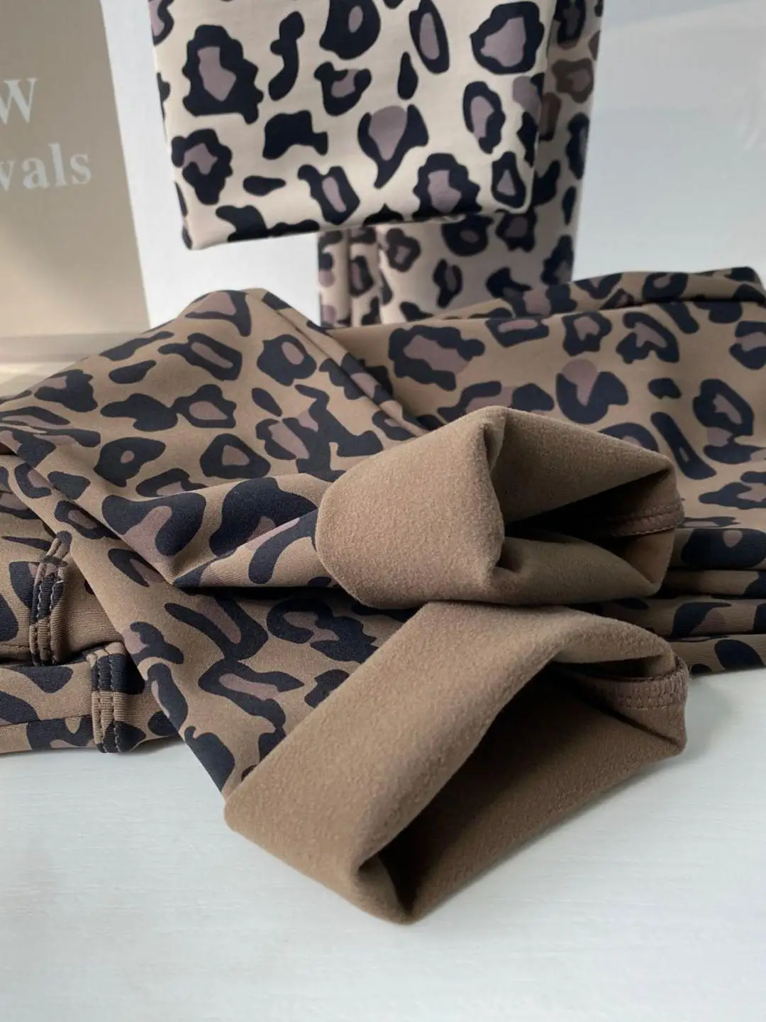 하이웨이스트 기모 요가 팬츠 여성용 베이스 레이어 팬츠 아웃웨어 가을 겨울 레오파드 프린트 아크 스킨 나인 포인트 텀미 씨...