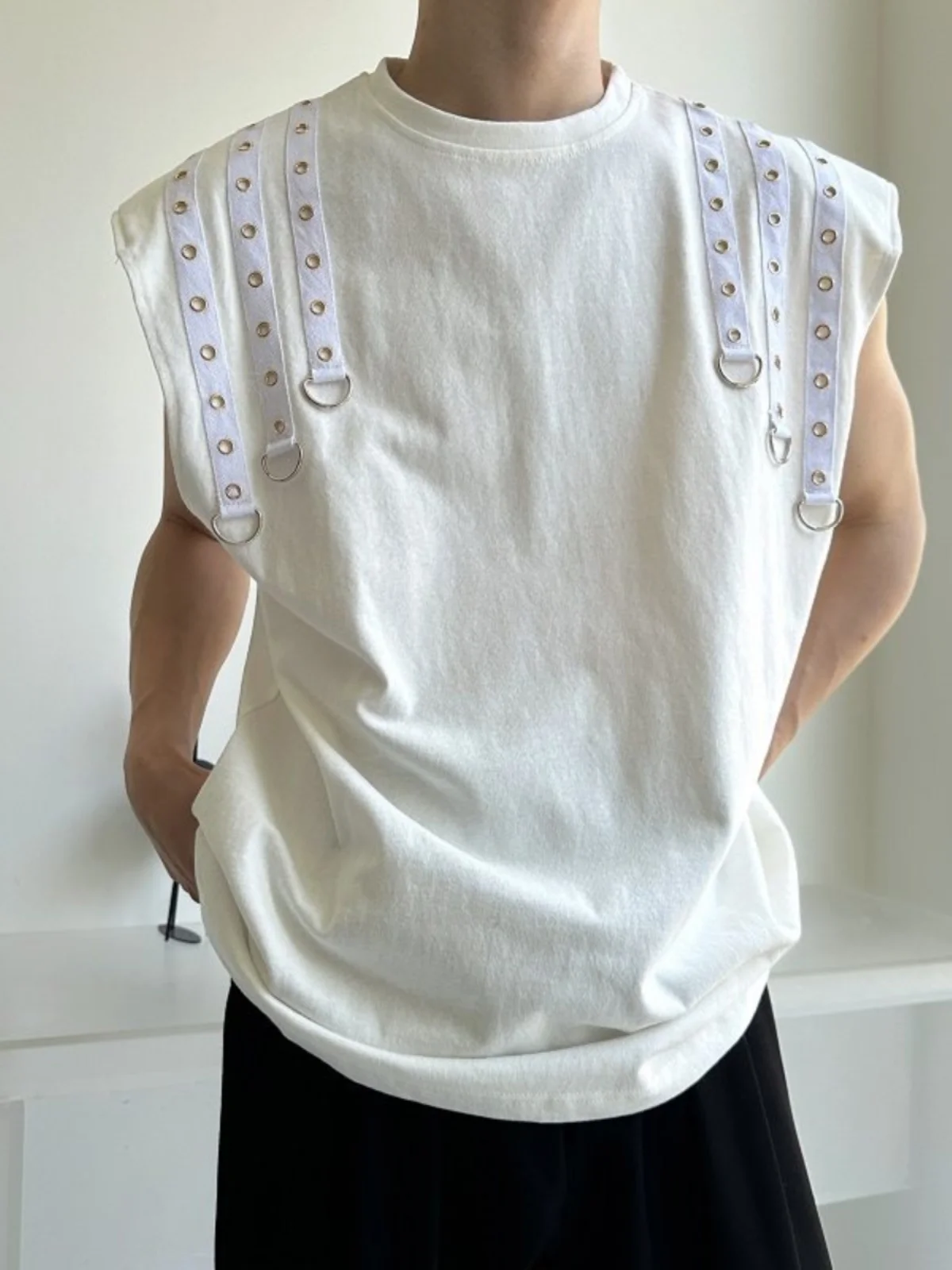 

Мужская универсальная свободная майка-безрукавка American Sle с уникальным двусторонним дизайном на заклепках и модными наплечниками