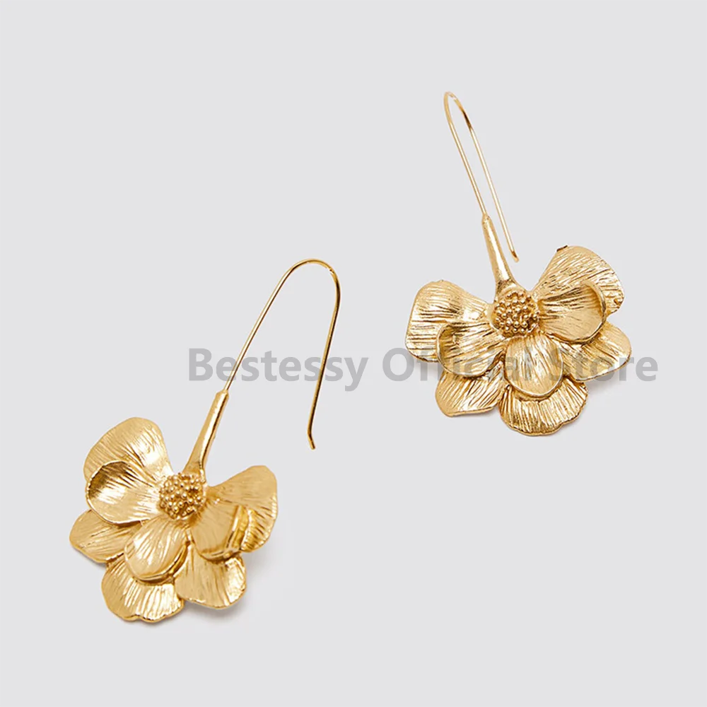 Fashion Design Flower Shape Metal Long Pendant Earrings For Women Personality Girlfriend Gift Temperament Atmosphere Girl Party