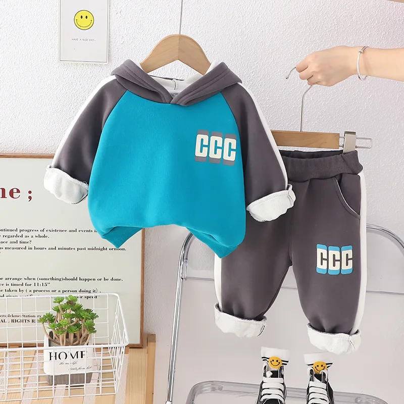 

Toddler Girl Outfits Set 2023 Childrens Patchwork Letter Printed Velvet Hooded Sweaters Pants Suits Baby Winter Boys Tracksuit