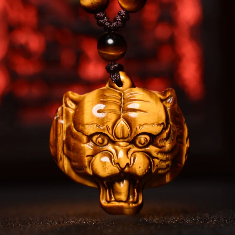 

The natural yellow tiger eyes and stone tiger head pendant is a powerful and imposing festival gift for family members
