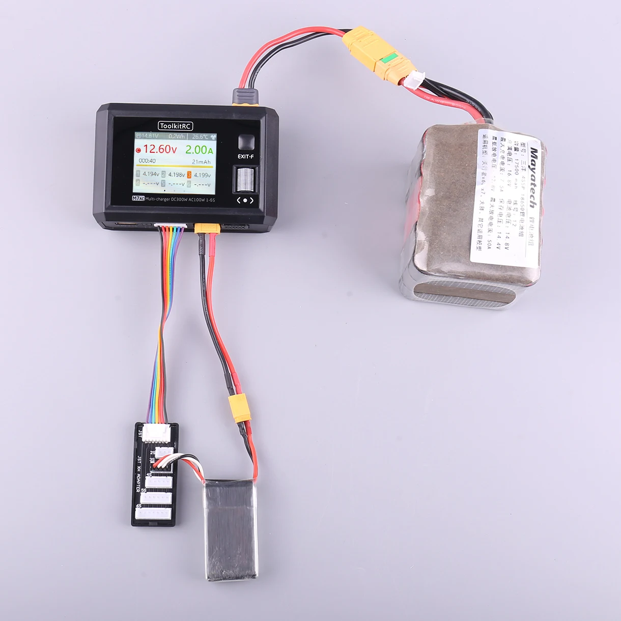 

НОВЫЙ Зарядное устройство-балансир ToolkitRC M7AC 100W AC / 300W DC с входом XT60 XT30 и выходом для литиевых аккумуляторов 2-6S для радиоуправляемых моделей самолетов и дронов