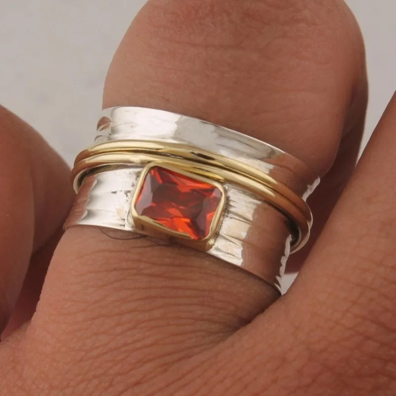 Vintage-Ring für Damen mit eingelegtem roten Stein, breiter, ethnisch inspirierter, zweifarbiger geometrischer Ring für den Alltag, Partyschmuck, Jubiläumsgeschenk