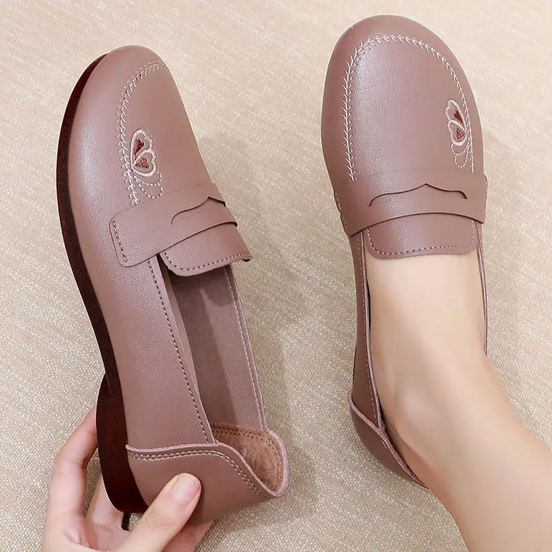 Fashion Slip-on Shoes for women 2024 Autumn Heart Emboridery Moccasins Comfort Mother's Footwear Round Wide Leg Loafer Sneakers