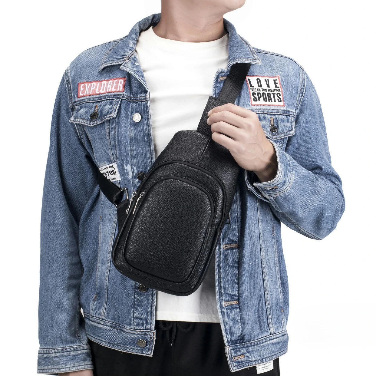 

Men's genuine leather chest bag with a top layer of cowhide, retro and casual style, single-shoulder bag with large capacity
