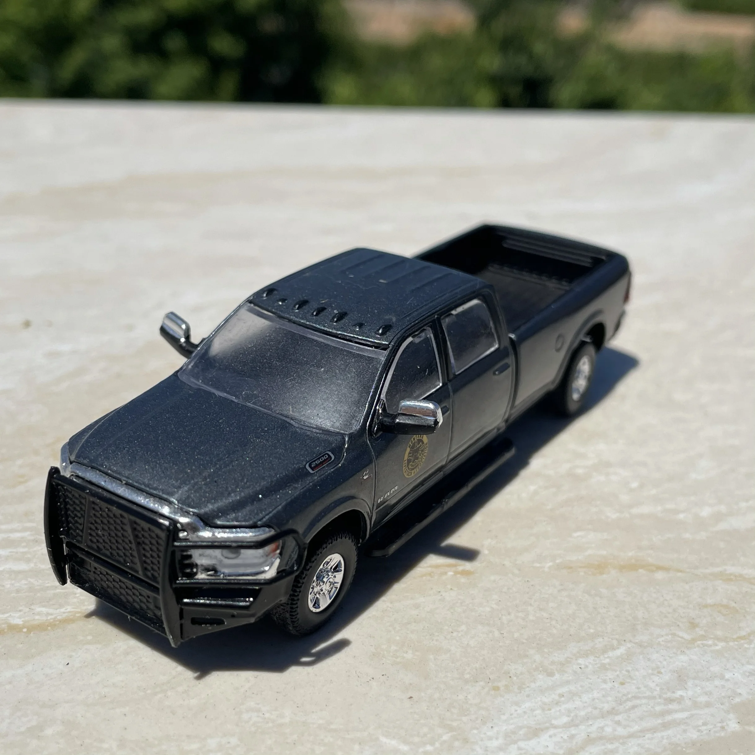 Schaal 1:64 Diecast Legering Dodge Pickup RAM 2500 Jongen Speelgoed Politieauto's Model Klassiekers Volwassen Gift Collectie Souvenir Statische Display