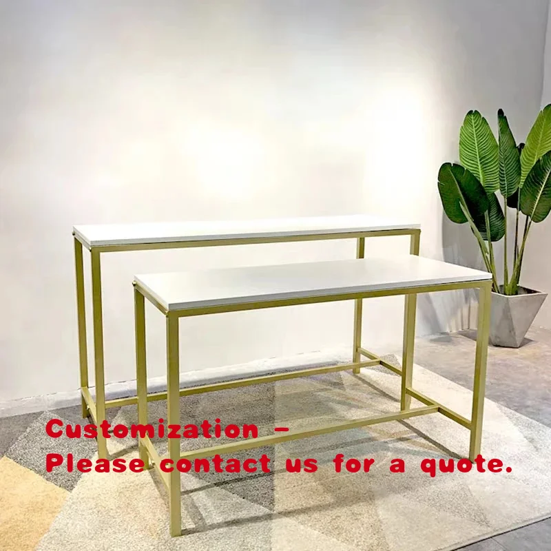 

Простой демонстрационный стенд для магазина одежды