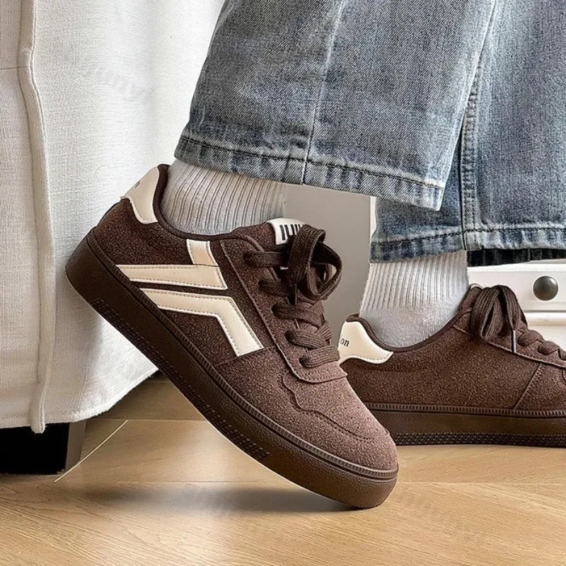 

Лаконичные повседневные спортивные туфли на толстой подошве в стиле ретро, весна 2024, новая модная тенденция, удобная нескользящая обувь, низкие кроссовки на платформе