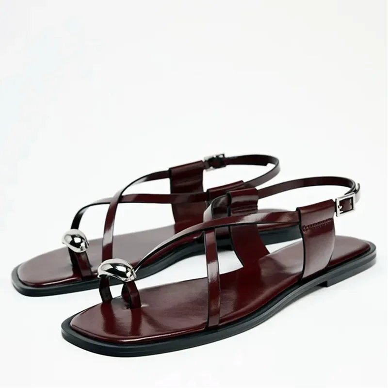 Summer Cross Strap Buckle Design Flat Sandals Women Fashion Metal Decoration Over Toe Casual Flat Slippers Comfort Beach Shoes