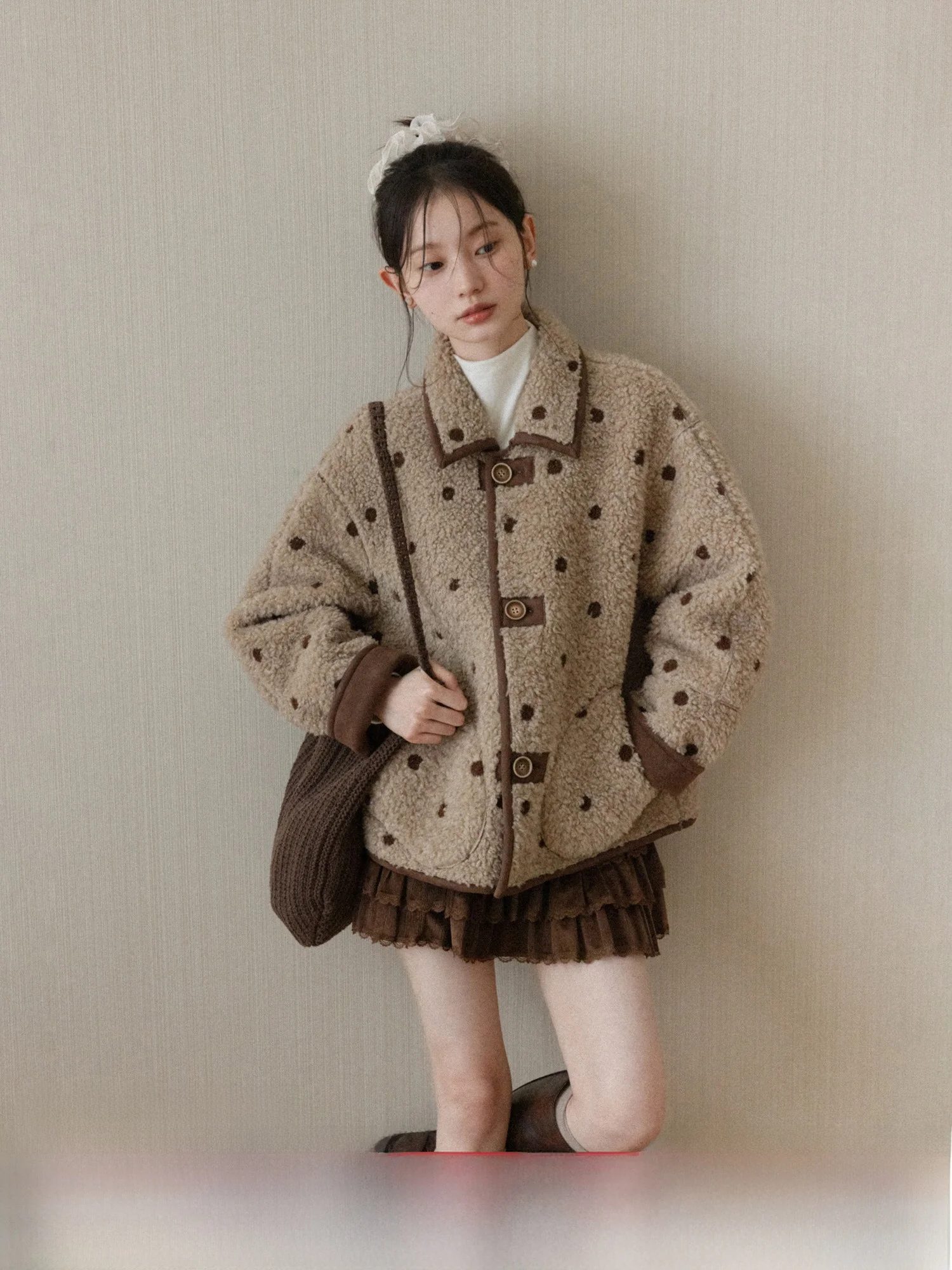 سترة نسائية شتوية فضفاضة بنمط النقاط الكلاسيكي من كانتون إس، مصنوعة من الجلد الصناعي مع فرو، تصميم علوي مريح وفضفاض