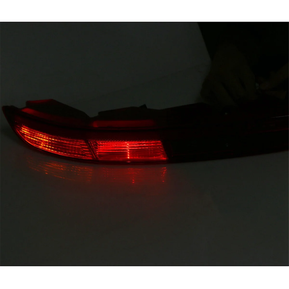 Car Rear Bumper Tail Light Reverse Lamp Red with Bulbs for Q3 2016-2018 8U0945096B 8U0945095B 8UD945096B 8UD945095B