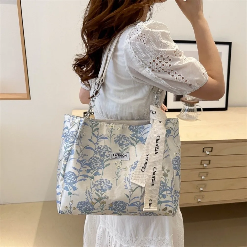 

Fashion Printed Embroidery Flower Shoulder Bag Canvas Large Capacity Women's Commuting Bag Artistic Elegant Underarm Bag Daily