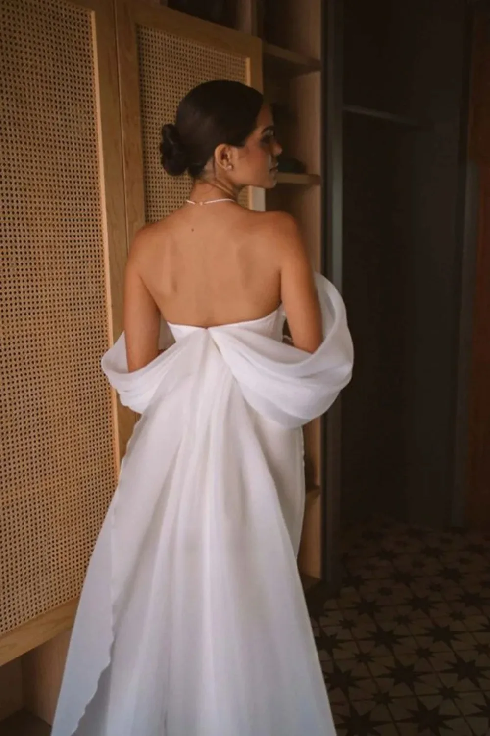 Customized Elegant Off Shoulder Satin Mermaid Wedding Dress 2026 Luxury Bubble Sleeve Tailored Bridal Dress Suitable for Beach