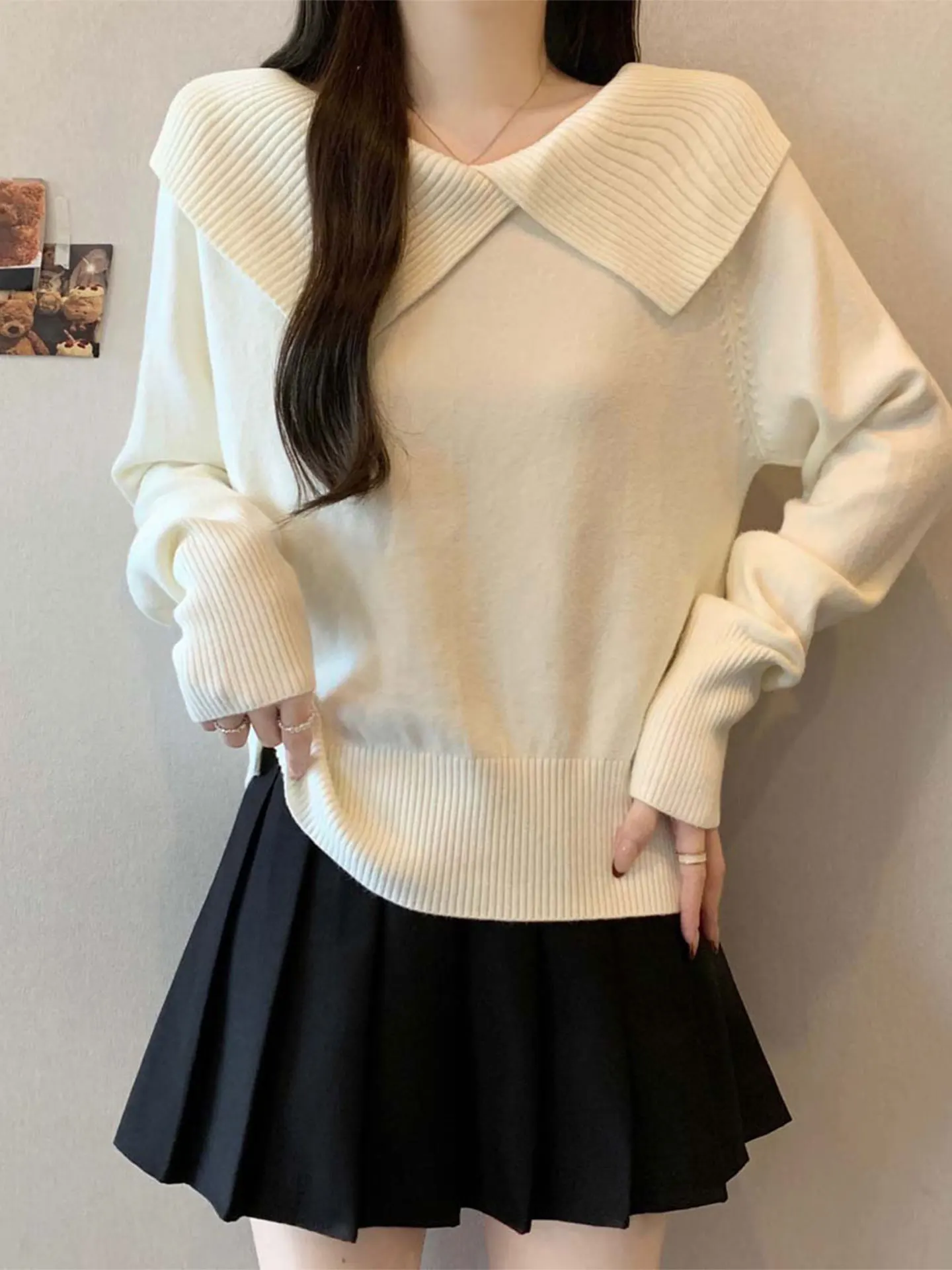 

Ele Beige Long Sve Knitted Sweater for Women Casual Loose Fit Soft Fabric oulder Widthened Ne Design Daily Wear