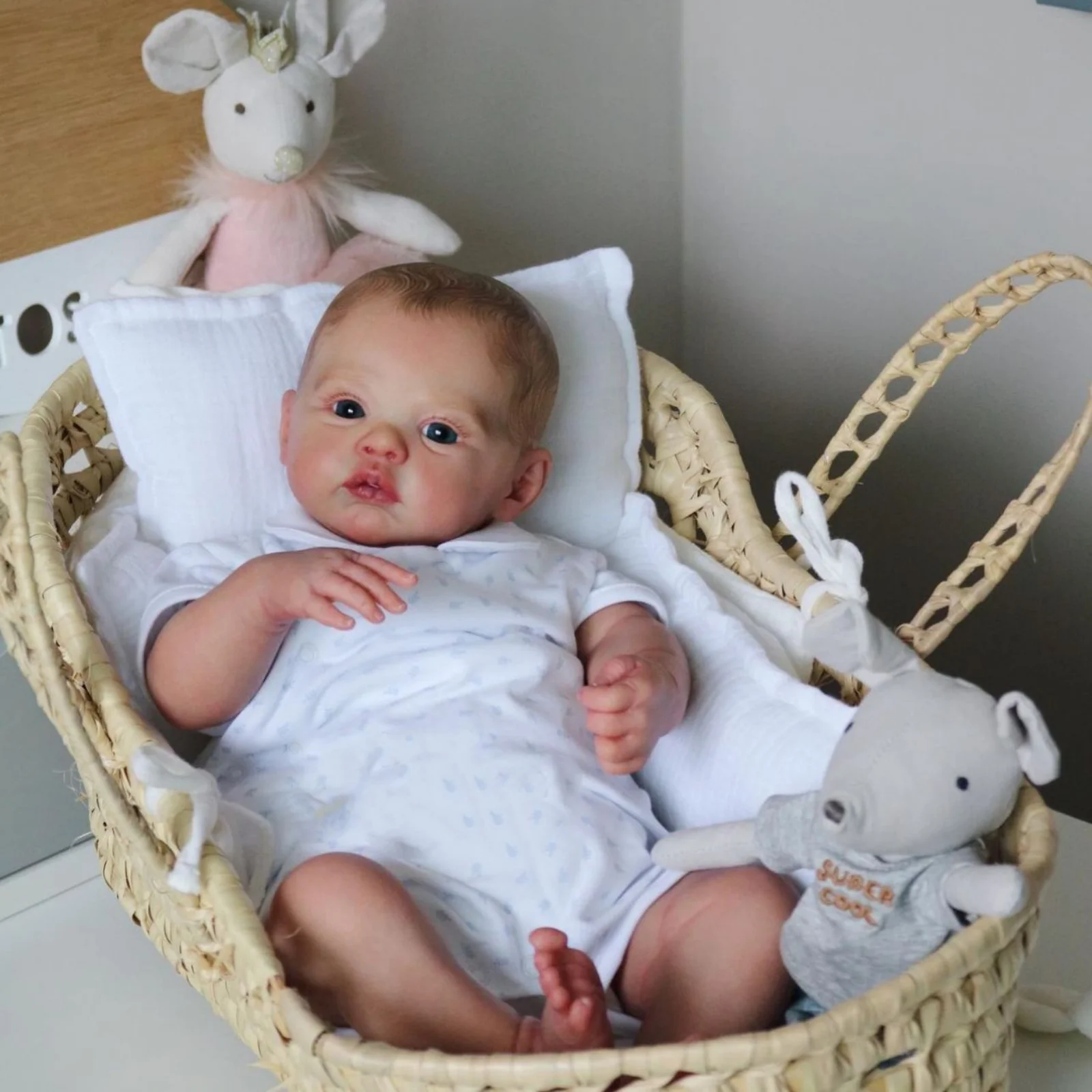 Entzückende, lebensechte 18-Zoll-Reborn-Babypuppe von Risbecko – realistische Details, handgefertigter Look – perfekt für Sammler und Geschenke