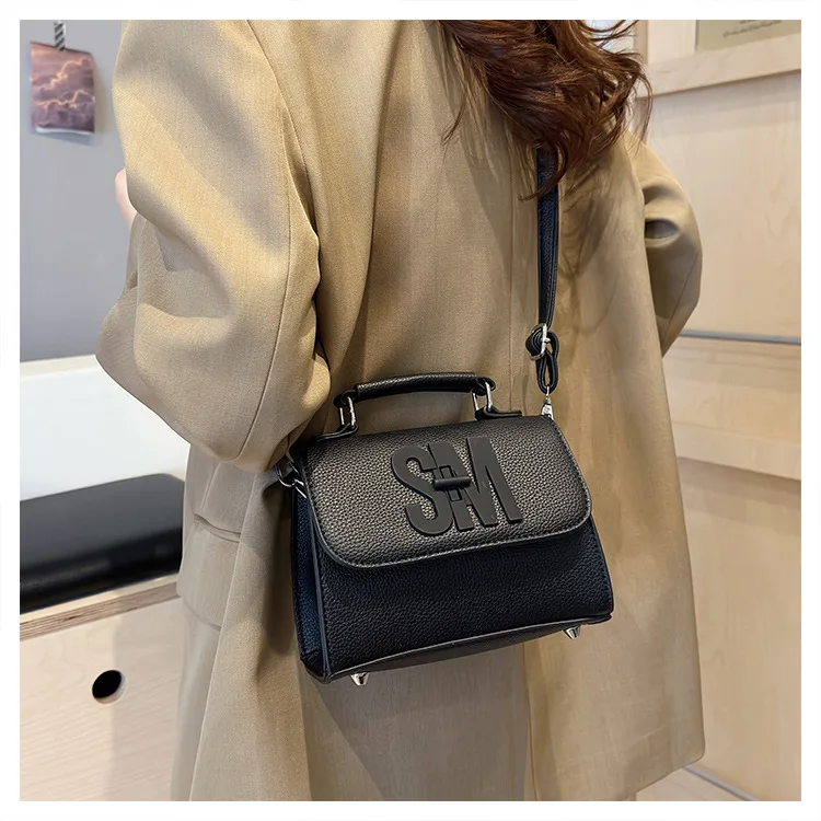 

Korean Style Shoulder Bag for Women 2025 Designer-Inspired Crossbody Bag Luxury Top Handle Purse Casual Chic