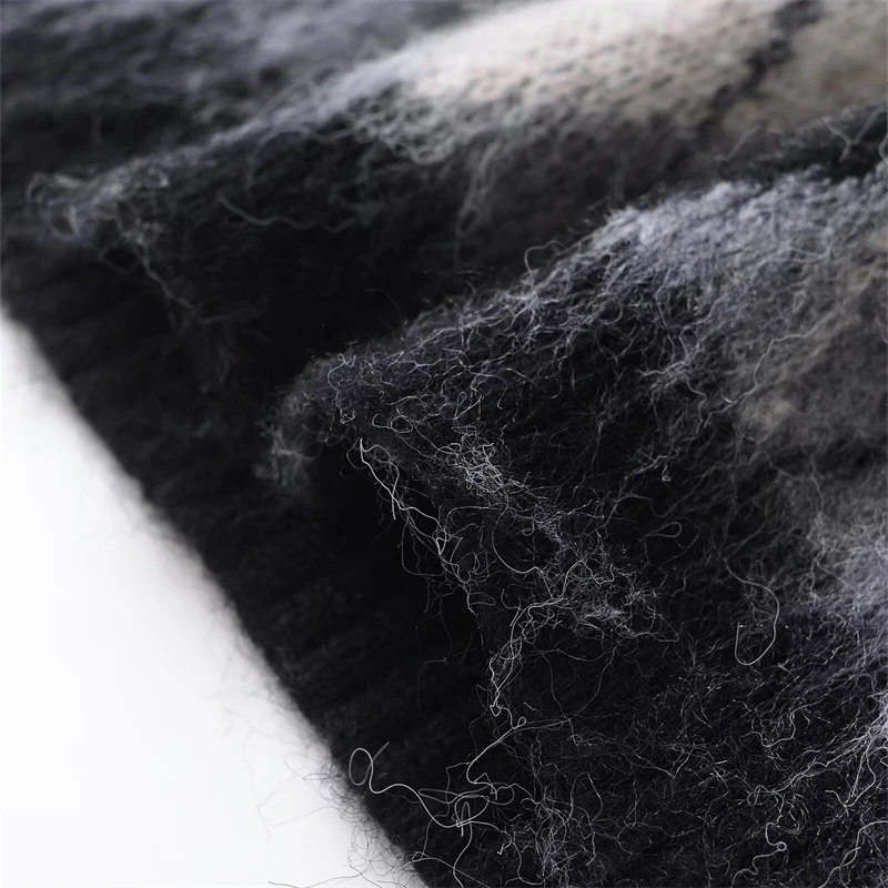 KEYANKETIAN 2025 Spring New Women's Argyle Sweater Pullover Retro style O-Neck Long Sleeve Loose Thick Plaid Split Knitted Top