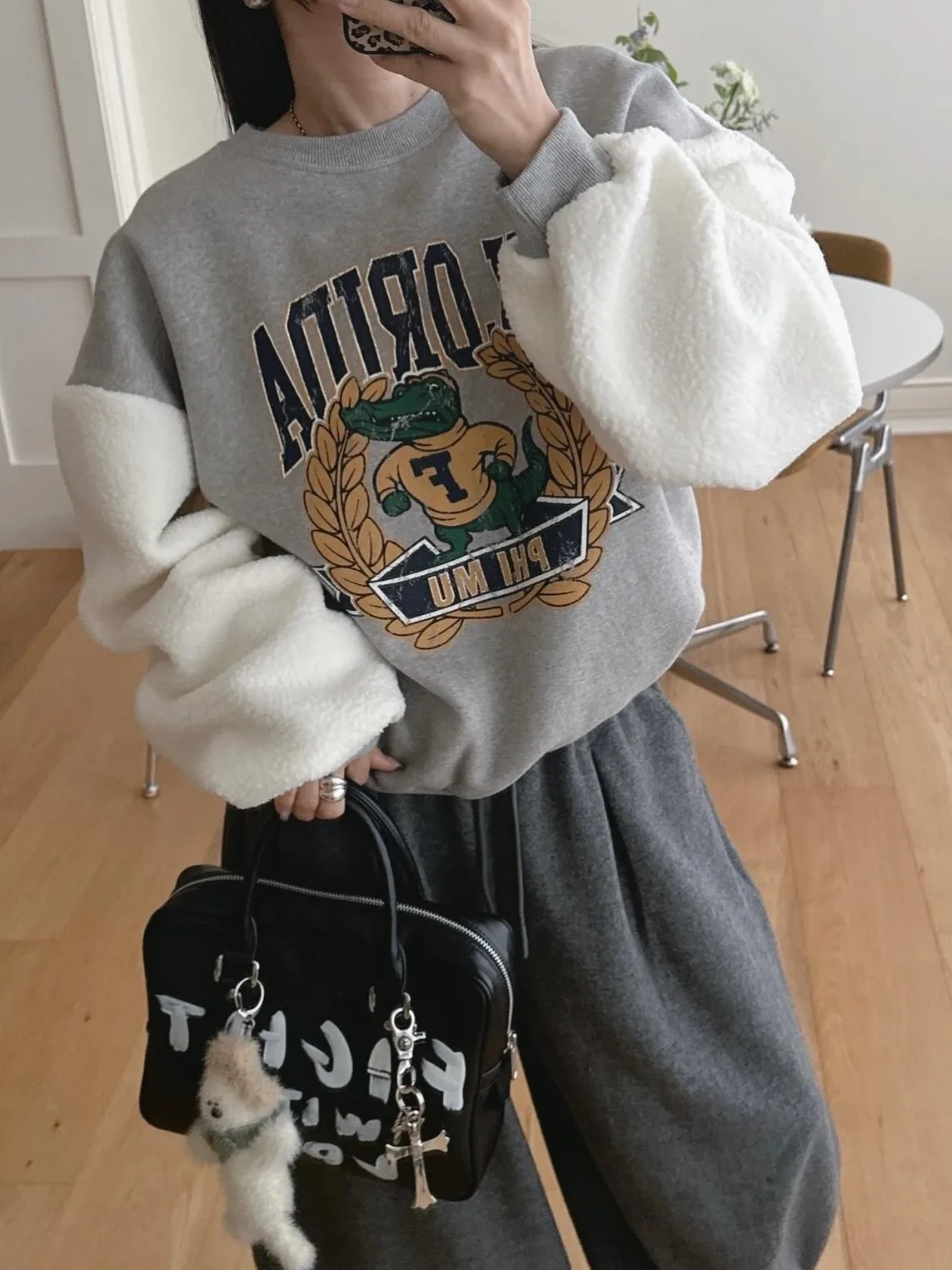 Felpa con cappuccio calda e casual con stampa di lettere dei cartoni animati da donna autunno inverno maglione allentato abbinato testa sopra il cuore coreano Sle