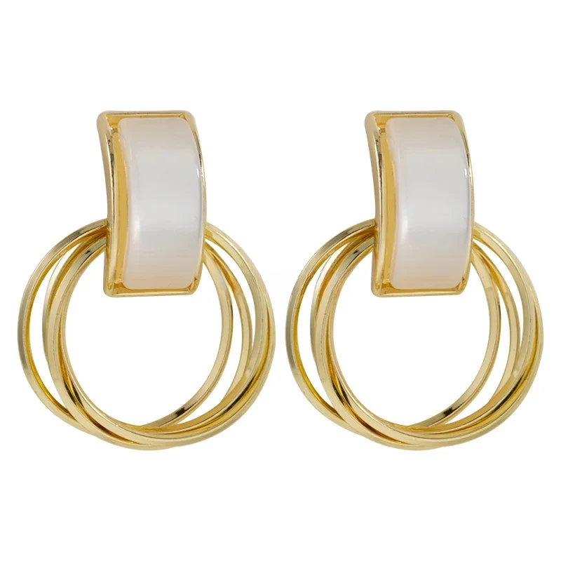 

Temperament stud earrings are fashionable and simple, cold wind earrings