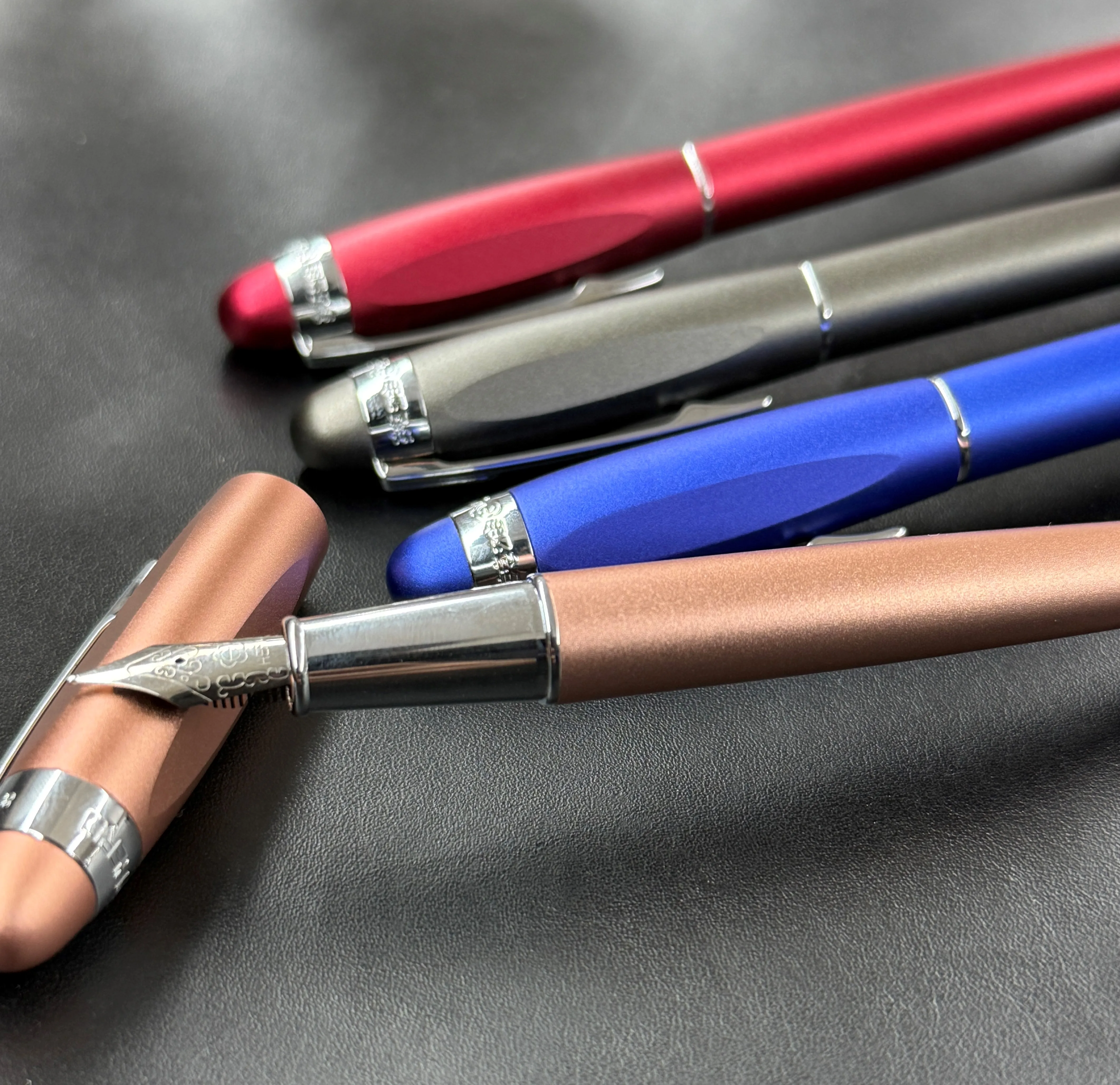 HERO 8202 4-Color قلم حبر الخط ممارسة القلم الحبر الدوار ملء ماتي الملمس جودة عالية للطلاب مكتب يومي #5