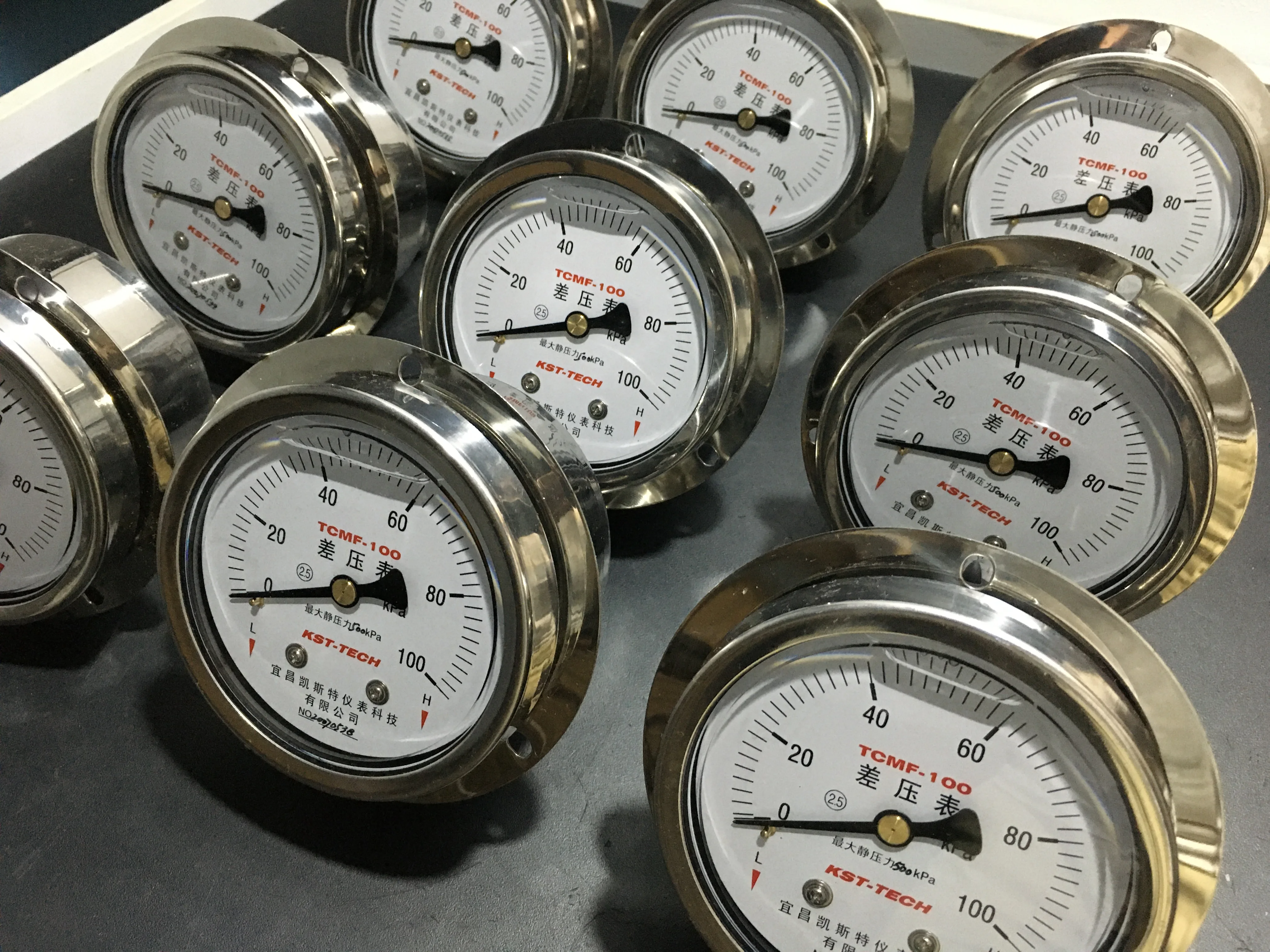 Axial front differential pressure gauge Filter differential pressure gauge, pointer type, gas-liquid differential pressure