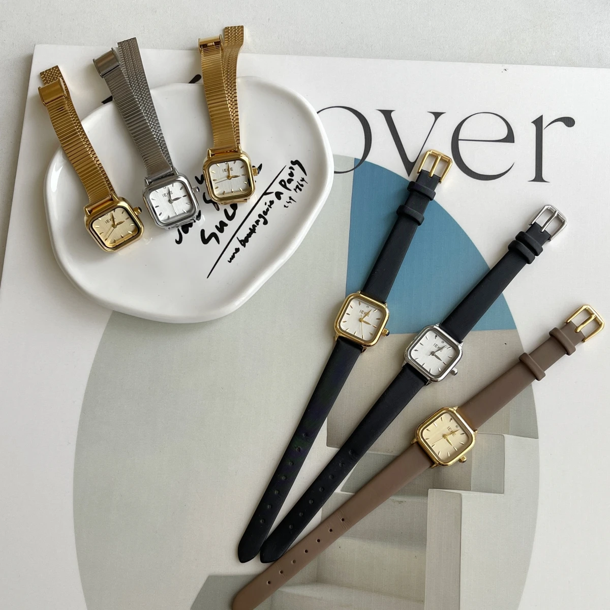 여성을 위한 새로운 한국 스타일 디자인의 고급 가죽 스트랩 빈티지 시계, 스테인리스 스틸 밴드, 심플하고 우아한 쿼츠 시계.