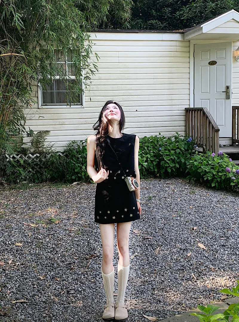 

2026 Summer Women's Elegant Luxury Style Two Piece Set Hand Sewn Floral Vest Straight Skirt Outfit