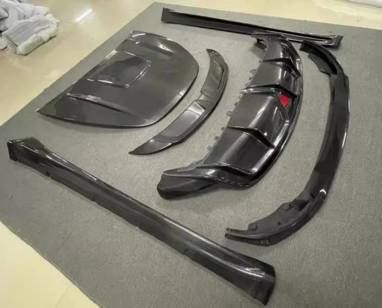 Carbon Fiber Body Kit Front Rear Lip for Tesla Model Y modified Side Skirt Tail Wing Engine Hood Strip Auto Accessories