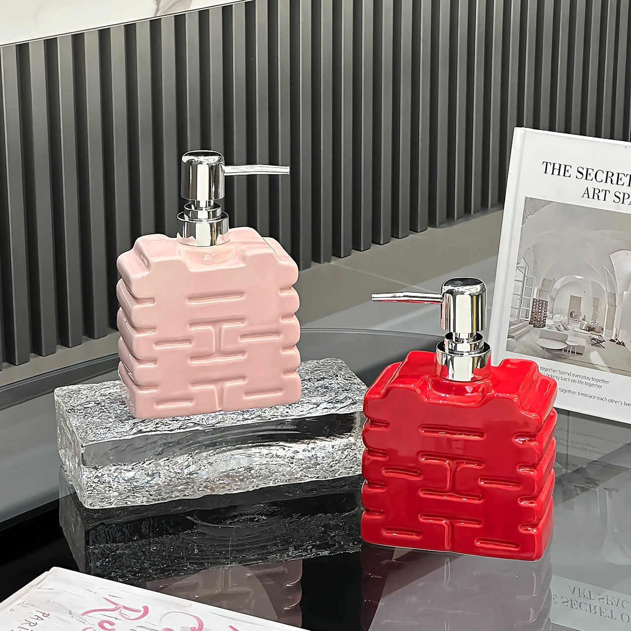 

Creative Happy lotion Bottle Shampoo Shower Gel Ceramic Press Bottled Wedding Gift Articles for Couples shampoo dispenser