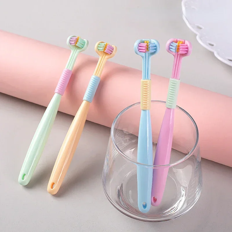 Cepillo de dientes suave de color caramelo de tres lados para bebé, cuidado de la salud Oral para niños, cepillo de limpieza Dental de 360 °,