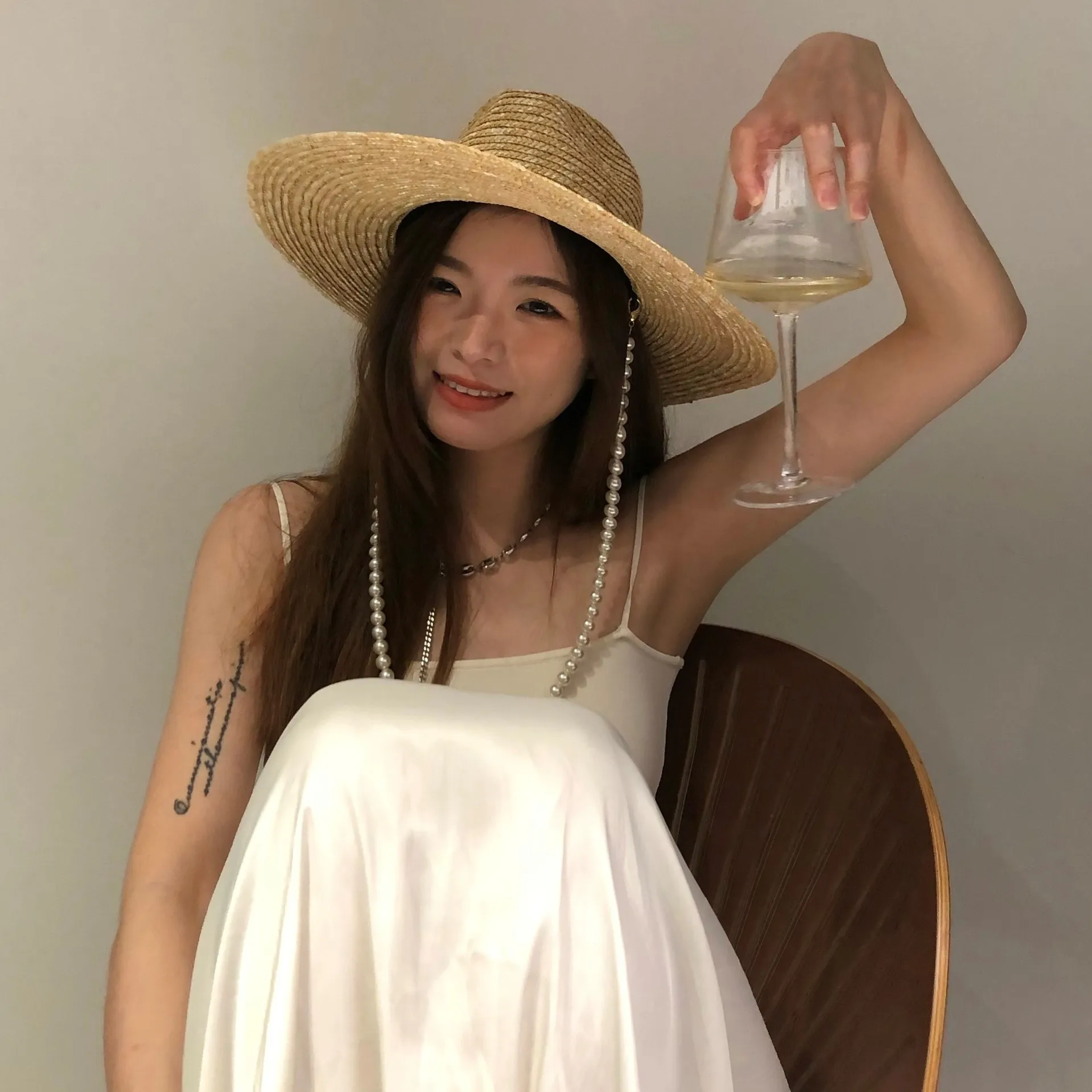 2024 Spring/Summer Wheat Straw Big Eaf Jazz Straw Hat Pearl Chain Wheat Straw Fashion Travel Beach Straw Hat Women