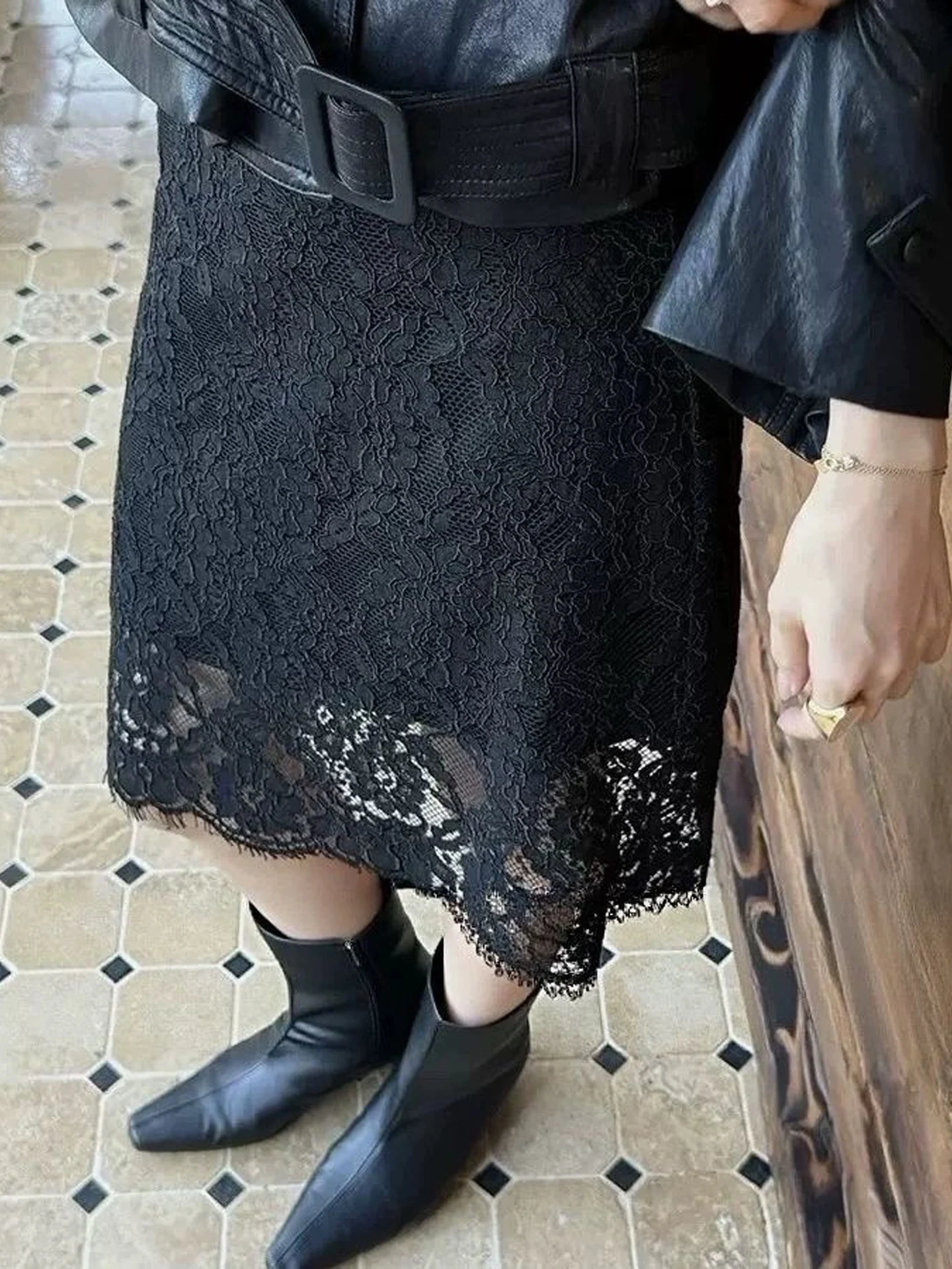 Elegant Black Lace Trim Short Skirt Women's Autumn Design A-Line Bodycon  Skirt High Waist Korean Style Commute Dress