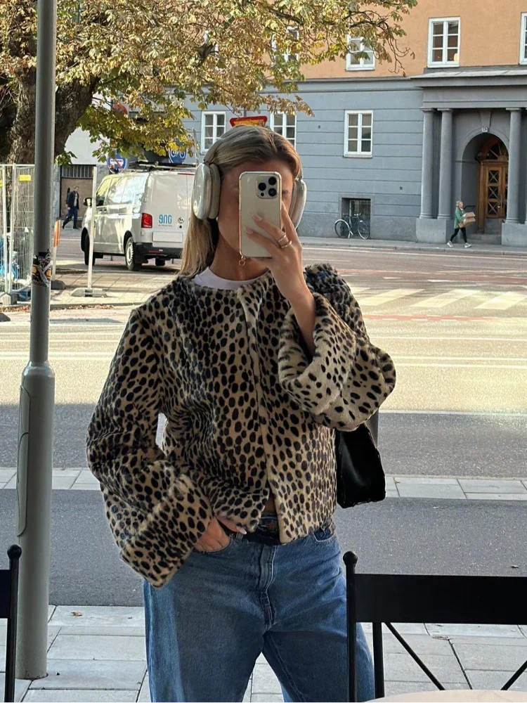 Elegant Leopard Print Round Neck Short Jacket Women Casual Long Sleeve Warm Coat 2024 New Autumn Winter Lady High Street Outwear