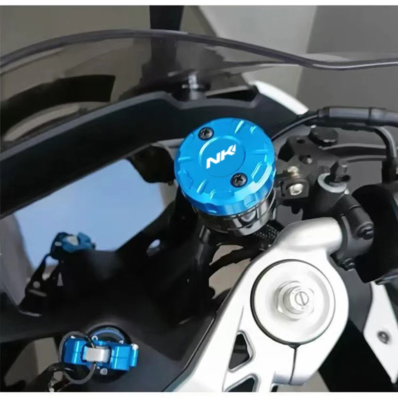 

Front Brake Fluid Reservoir Caps Cover Guard & Keychain Key ring Moto Accessories For CFMOTO NK675 675SS 675NK 675 SS/NK 2024+